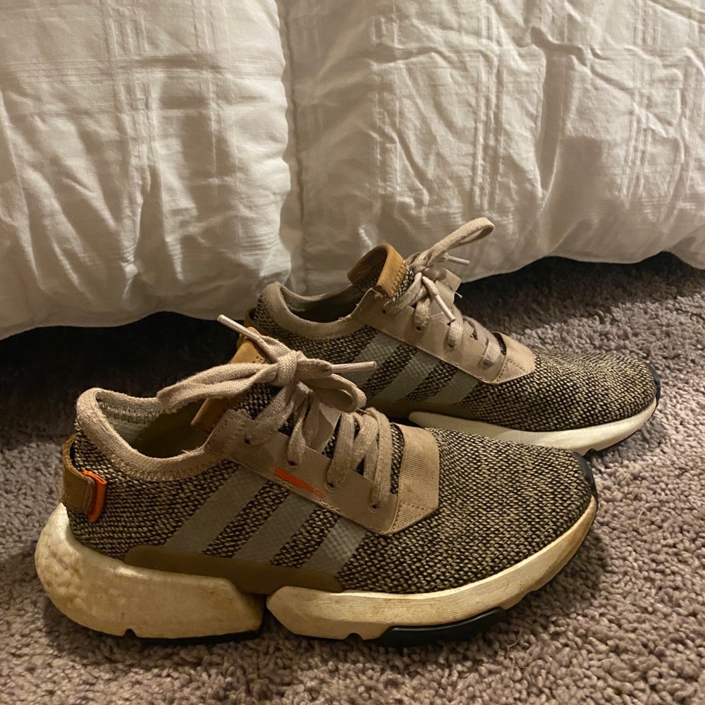 Womens size 7 adidas POD-S3.1